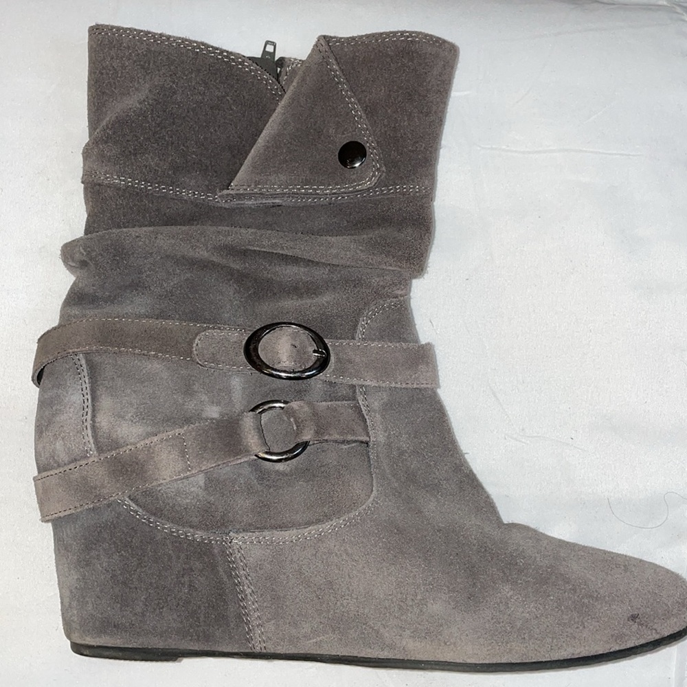 White Mountain gray suede ankle boots size 10